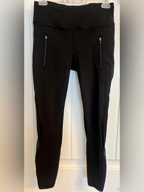 Lululemon Invigorate 7/8 Tight in Black - Size 6